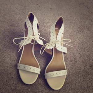 Size 8 creamy white heels